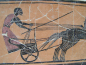 Preview: Fresko schwarzfigurige Darstellung Wagenrennen, handbemalt, 24 cm x 12 cm