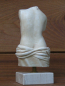 Preview: Frauentorso 14 cm, 0,3 kg, beiger Marmorsockel