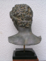 Preview: Jüngling von Marathon-Büste, wahrscheinlich Hermes, 35 cm, 4,4 kg, zweistufiger schwarzer Marmorsockel