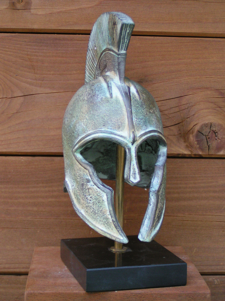 Kampfhelm Korinthisch, 23 cm Größe, 1,2 kg Gewicht, schwarzer Marmorsockel