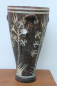 Preview: Minoische Vase handbemalt mit umlaufenden Schwertlilien, 16. Jahrh. v. Chr., 18,7 cm Höhe x 12,6 cm Breite, 0,7 kg Gewicht