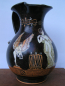 Preview: Oinochoe mit Eros, Dionysos und Pompe, handbemalt, 13,5 cm hoch, 10,5 cm breit, 0,4 kg