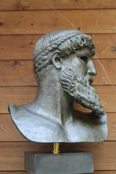 Poseidon von Artemision, Großbüste 54 cm, 39,4 cm breit, 24 cm tief, 7,5 kg, Bronzefinish, Kunstmarmorsockel