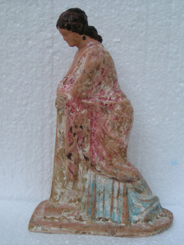 Frauenstatuette als ruhende Tanagra, 18 cm, Terrakotta