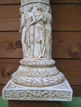 Saeule mit abschließendem reichverzierten korinthischen Kapitell, 69 cm,