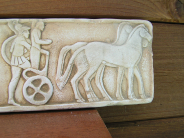 Prozession der vier-Pferde-Streitwagen mit Kriegern, Relief 27 cm x 9,5 cm, 0,6 kg, zum Aufhängen