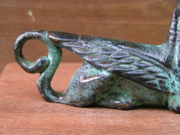 Oellampe in Form einer Sphinx, Bronze, 12 cm lang, 7 cm hoch, 450 g,