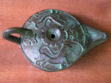 Oil lamp in antique bronze replica, 12 x 7,5 cm, high 5,5 cm, 400 g