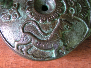 Oellampe aus Bronze mit Tigerornament, 12 x 7,5 cm, Höhe 5,5 cm, 400 g