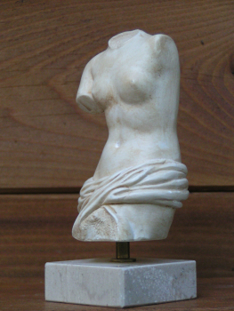 Frauentorso 14 cm, 0,3 kg, beiger Marmorsockel