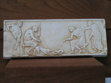 Jünglinge beim Spiel mit Katze und Hund, Relief 8 x 20 cm, 0,3 kg