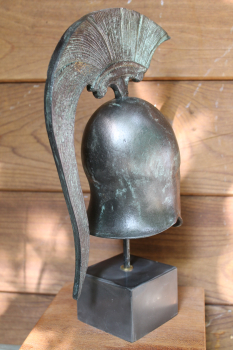 Kampfhelm Bronze korinth., 27,5 x 17 cm mit Lophos, Kunstmarmors., Museumsreplik