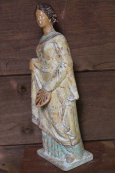 Tanagra - vornehme Dame mit Fächer 24,5 cm, 8 cm breit, 0,6 kg, Nationalmuseum Athen