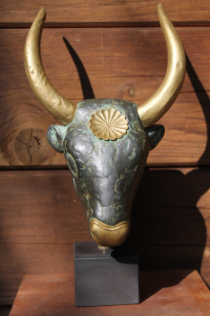 Bulle mykenisch, Stierkopf-Rhyton, 24,2 cm, 0,6 kg,  schwarzer Kunstmarmorsockel