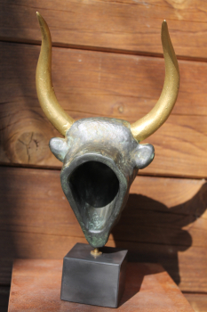 Bulle mykenisch, Stierkopf-Rhyton, 24,2 cm, 0,6 kg,  schwarzer Kunstmarmorsockel