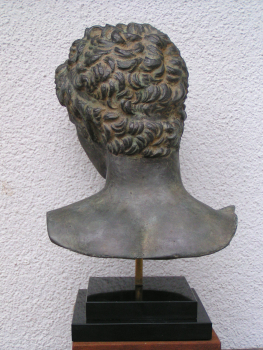 Jüngling von Marathon-Büste, wahrscheinlich Hermes, 35 cm, 4,4 kg, zweistufiger schwarzer Marmorsockel