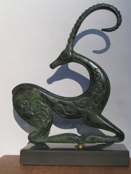 Antilope Bronze 17,7 cm hoch 12,5 cm breit, 700 g, schwarzer Kunststeinsockel