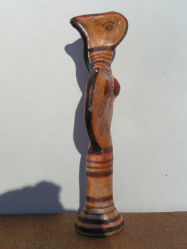 Phi Idol mykenisch, 12,3 cm hoch, 5 cm breit, Terrakotta