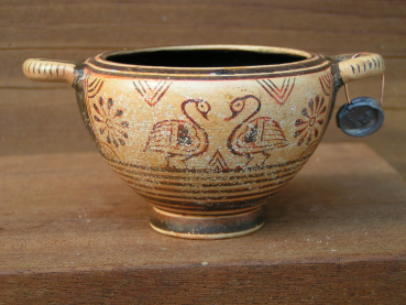 Skyphos with swan drinking cup geometric period Heracles-cup replica, 5,2 cm high, 11 cm wide