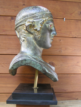 Wagenlenker von Delphi-Kolossalbüste 48 cm, 17,5 kg, doppelter schwarzer Marmorsockel