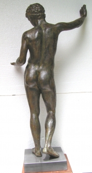 Jüngling von Marathon-Statue, wahrscheinlich Hermes, 53 cm, 4 kg, schwarzer Marmorsockel