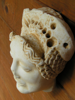 Kore von Akropolis-Haupt als Wandschmuck, 16 cm hoch x 13,5 cm breit, 7,5 cm tief, 0,8 kg