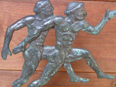 Kurzstreckenläufer im Wettkampf, Bronze, 16,6 cm hoch, 18,8 cm breit, 0,9 kg Gewicht