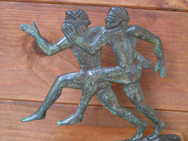 Kurzstreckenläufer im Wettkampf, Bronze, 16,6 cm hoch, 18,8 cm breit, 0,9 kg Gewicht