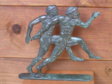 Kurzstreckenläufer im Wettkampf, Bronze, 16,6 cm hoch, 18,8 cm breit, 0,9 kg Gewicht