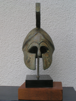 Helm aus Korinth 31 cm 3,2 kg schwarzer Marmorsockel