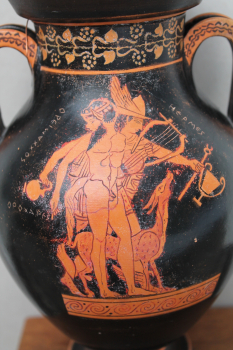 Deckelamphora, Satyr Oreimachos und Hermes, Antikensammlung Staatl. Museen Berlin, handbemalt, 27 cm Höhe, Breite 13,6 cm, 900 g Gewicht