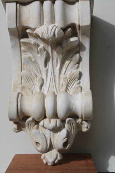 Large wall bracket with leaf ornaments and volute curls