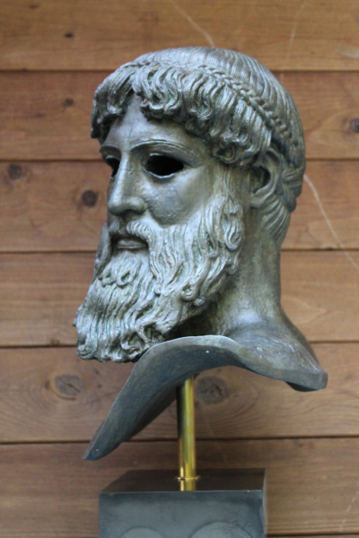 Poseidon von Artemision, Großbüste 54 cm, 39,4 cm breit, 24 cm tief, 7,5 kg, Bronzefinish, Kunstmarmorsockel