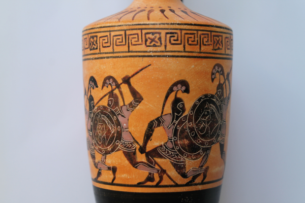 Lekythos motive fighting Hoplites, Kerameikos Museum Athens 480 b.C., hand-painted, 16,8 cm