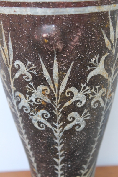 Minoische Vase handbemalt mit umlaufenden Schwertlilien, 16. Jahrh. v. Chr., 18,7 cm Höhe x 12,6 cm Breite, 0,7 kg Gewicht