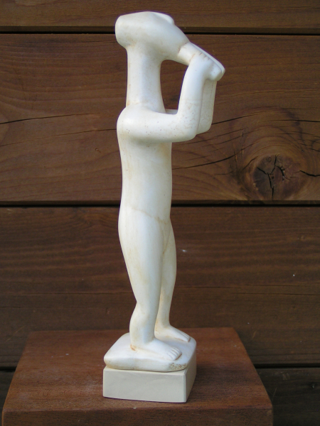 Aulos-Spieler von den Kykladen, 23 cm, 1 kg, beiger Kunstmarmorsockel