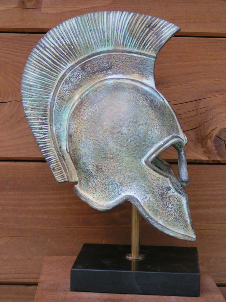 Kampfhelm Korinthisch, 23 cm Größe, 1,2 kg Gewicht, schwarzer Marmorsockel