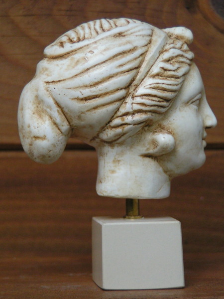 Aphrodite-Köpfchen 11 cm, 360 g, beiger Kunstmarmorsockel