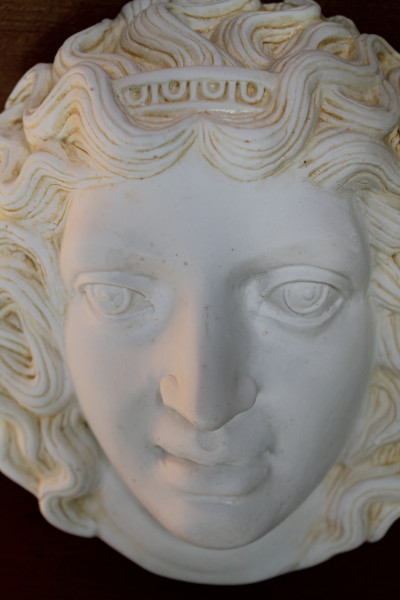 Mädchenmaske 16,5 breit x 17,5 cm hoch, 620 g, Nationalmuseum Athen