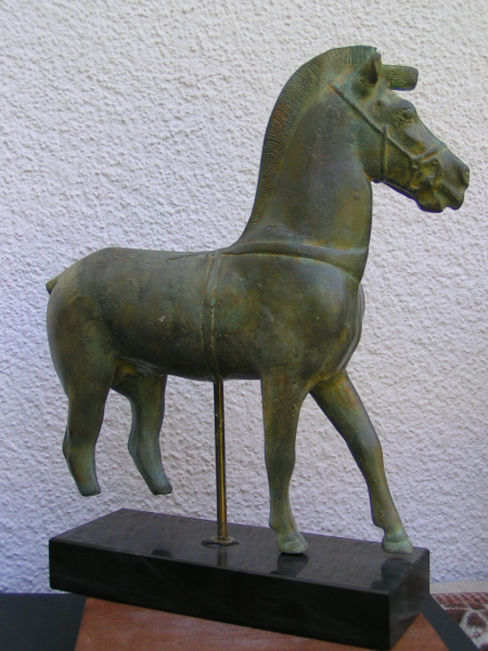 Pferd von Olympia-Statuette, 24 hoch x 23 cm lang, schwarzer Marmorsockel, 2 kg