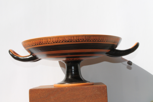 Themis and Aigeus Cylix, hand painted,29 cm diameter, 9,5 cm high, 0,8 kg,   Antikensammlung Berlin Kodros Painter