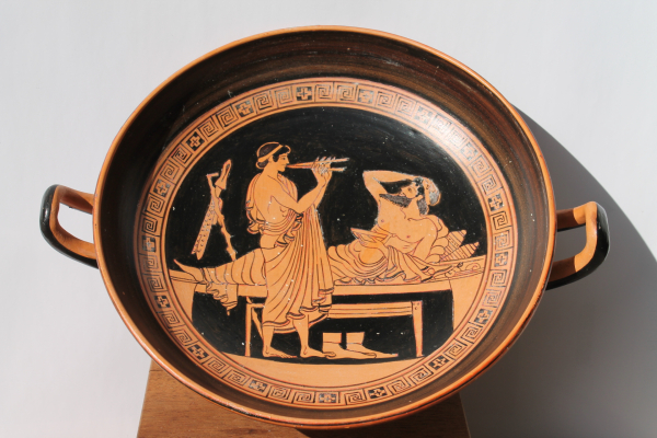 Kylix sponde, Symposion, painter Douris, Munich Glyptothek, 26,8 cm diameter, 9,1 cm high, 0,8 kg,