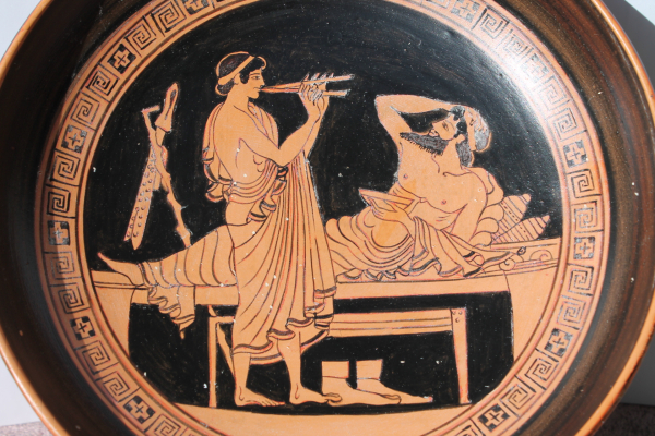 Kylix sponde, Symposion, painter Douris, Munich Glyptothek, 26,8 cm diameter, 9,1 cm high, 0,8 kg,