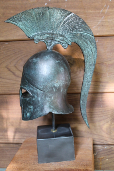 Kampfhelm Bronze korinth., 27,5 x 17 cm mit Lophos, Kunstmarmors., Museumsreplik