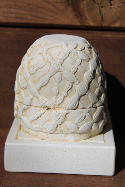 Omphalos of Delphi, Apollon, replica, Museum, 9,9 cm, 320 g, beige artificial marble base