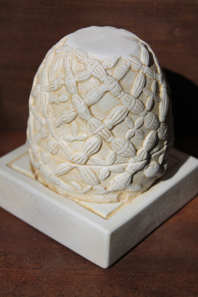 Omphalos of Delphi, Apollon, replica, Museum, 9,9 cm, 320 g, beige artificial marble base