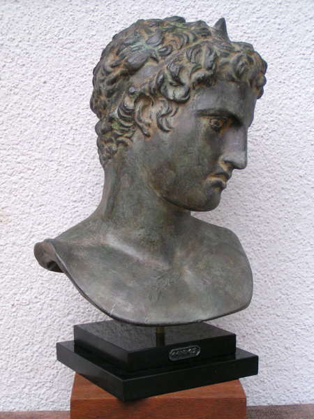 Jüngling von Marathon-Büste, wahrscheinlich Hermes, 35 cm, 4,4 kg, zweistufiger schwarzer Marmorsockel