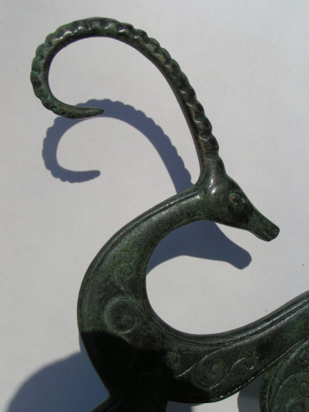 Antilope Bronze 17,7 cm hoch 12,5 cm breit, 700 g, schwarzer Kunststeinsockel