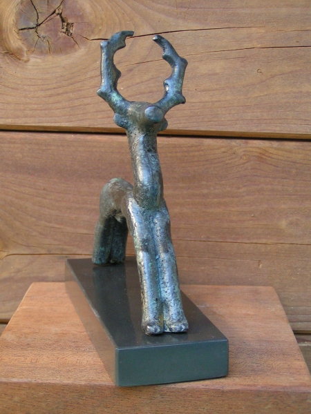 Hirsch Bronze aus Attika, 7. Jahrhundert v. Chr., Höhe 13 cm, 13,9 cm lang,  900 g