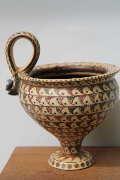 Minoan cup with handle 1.500 B.C., hand painted, height 14,9 cm, 12,6 cm, 420 g weight